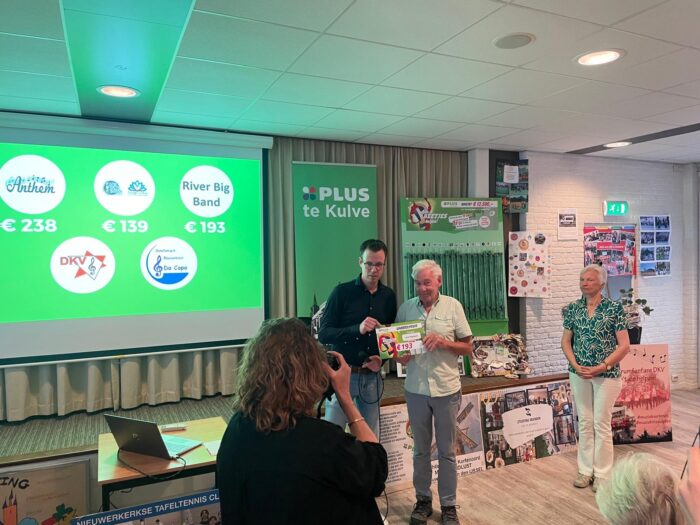 River Bigband ontvangt donatie van PLUS te Kulve